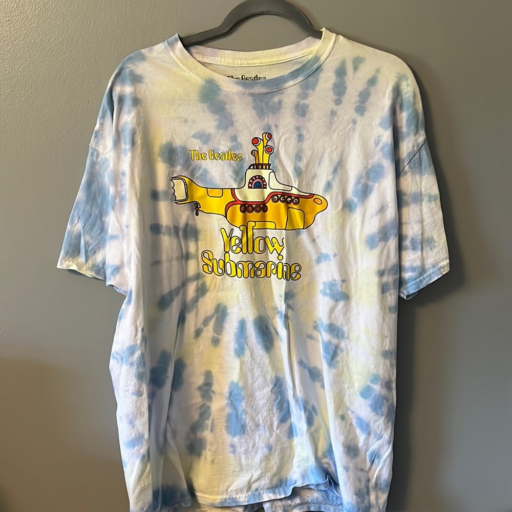 The Beatles Yellow Submarine T shirt. Women’s size Large